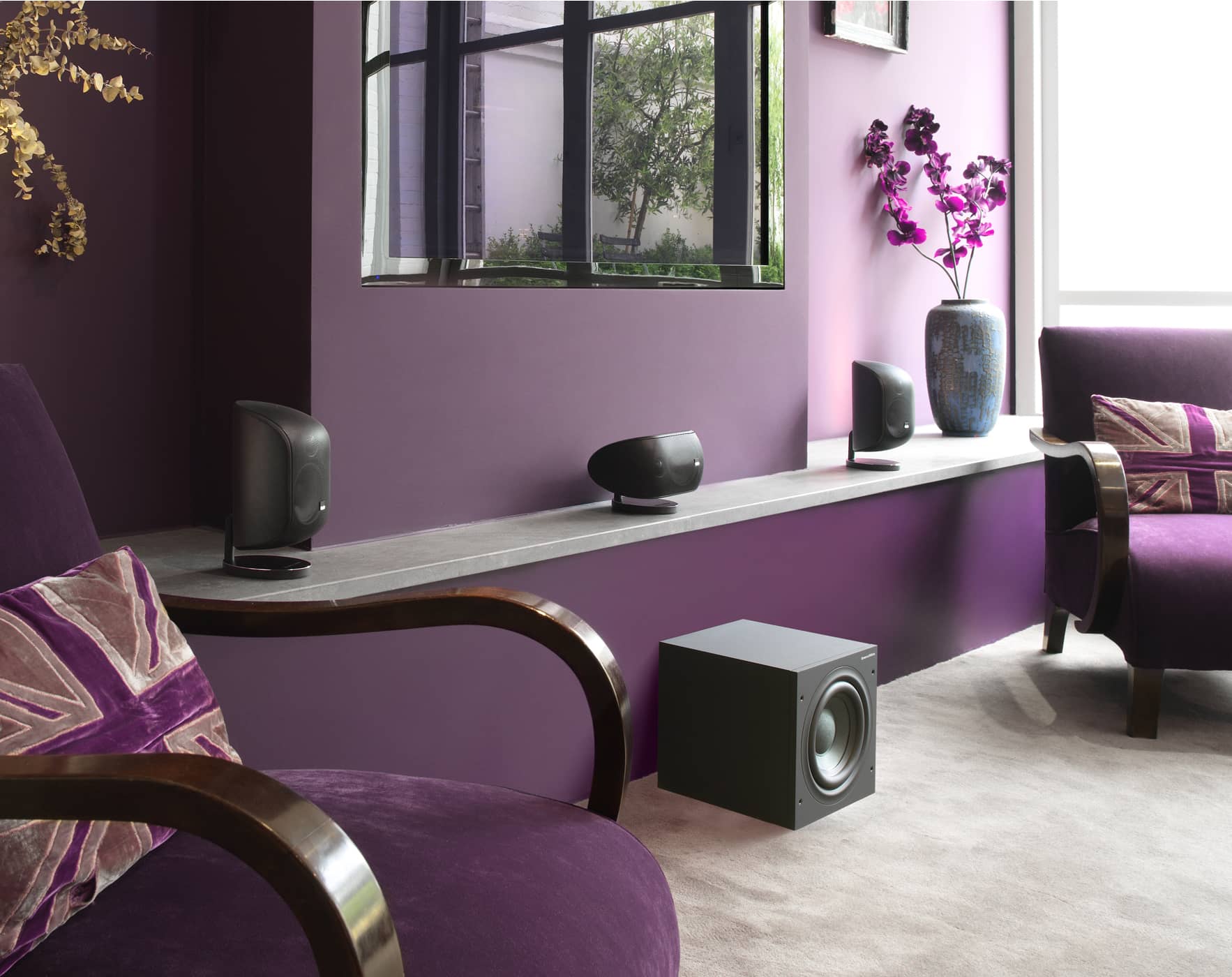 MT-50 As easy to position as it is to listen to